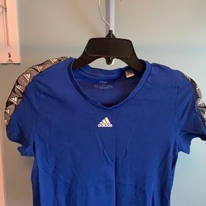 Adidas tee shirt size M